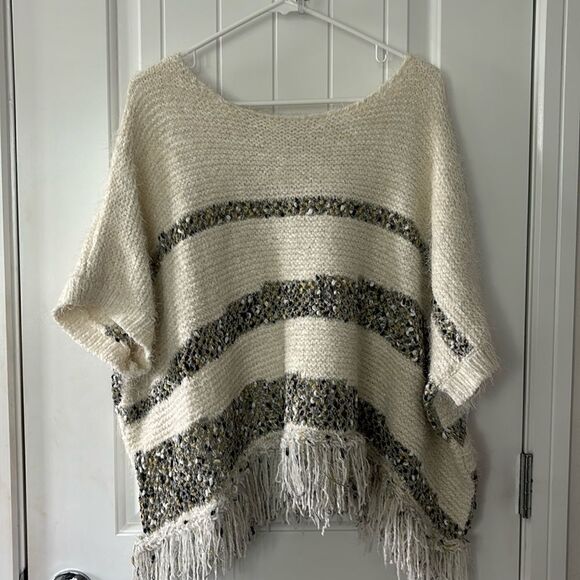 NWOT Moth Anthropologie Short Sleeve Fringe Poncho sweater Cream Metallic XL - Picture 2 of 7